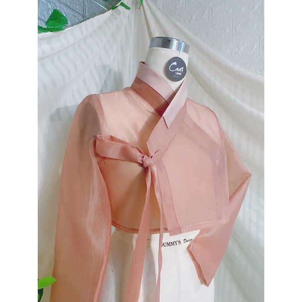 Áo Hanbok cách tân trong suốt màu hồng da cam