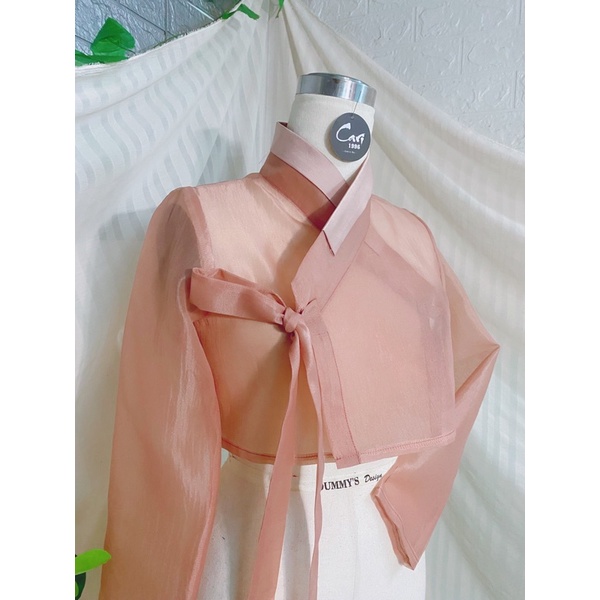 Áo Hanbok cách tân trong suốt màu hồng đất