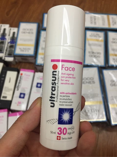 Kem chống nắng Ultrasun SPF 30 Face Sun Lotion (50ml)