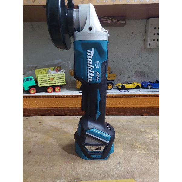 Máy mài makita dga418