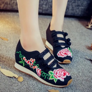 Giày thêu thể thao( Có sẵn size 36 ,38màu đen ,hàng oder ko có sẵn)
