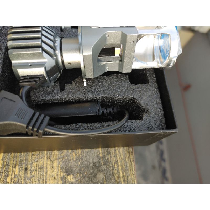 Siêu phẩm F40 pro + 55w 12-24v nhiệt màu 5500k đầu tiên việt nam