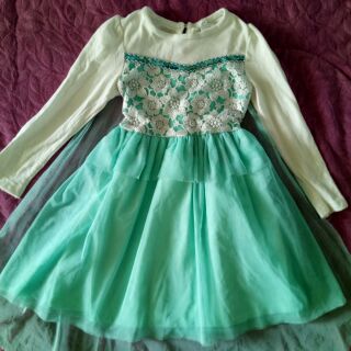 Đầm bé gái của Lan Hoa đơn hàng 200 nghìn đồng gồm 10 chiếc, sai 100, 110, 120 cho bé gái tầm 11 kg đến 18 kg đầm hè nhé