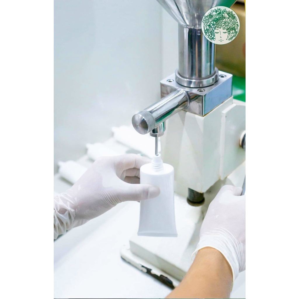 Kem chống nắng bảo vệ da Face giúp kiềm dầu kháng nước UV Cream 100ml