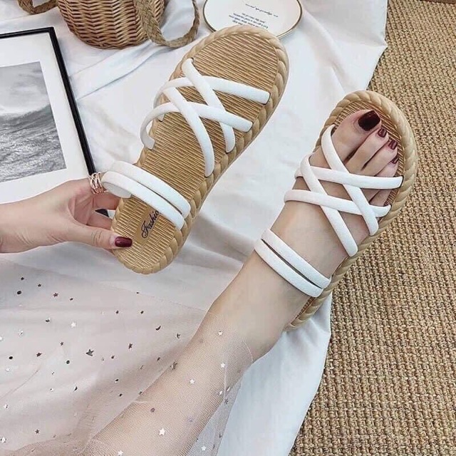 SANDAL NHỰA QUAI CHÉO GIẢ CÓI