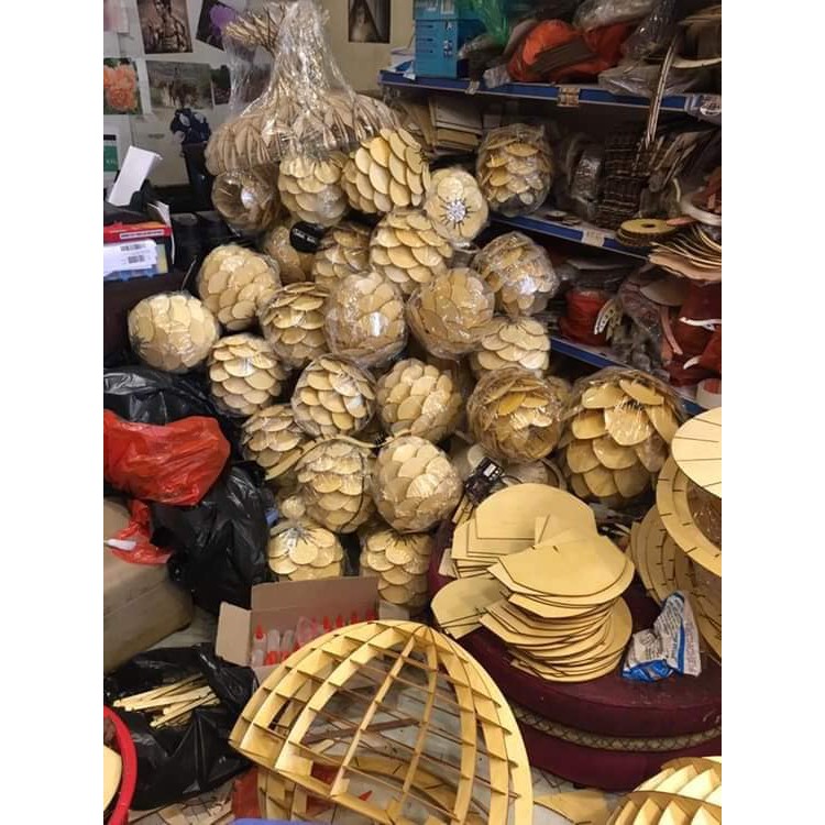 Đèn gỗ thả trần kiến trúc hình quả thông- đèn trang trí nội thất cửa hàng