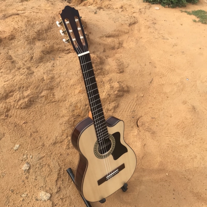 Guitar Classic Gỗ Cẩm Ấn Độ Dáng Khuyết Siêu Mỏng Chí Tài