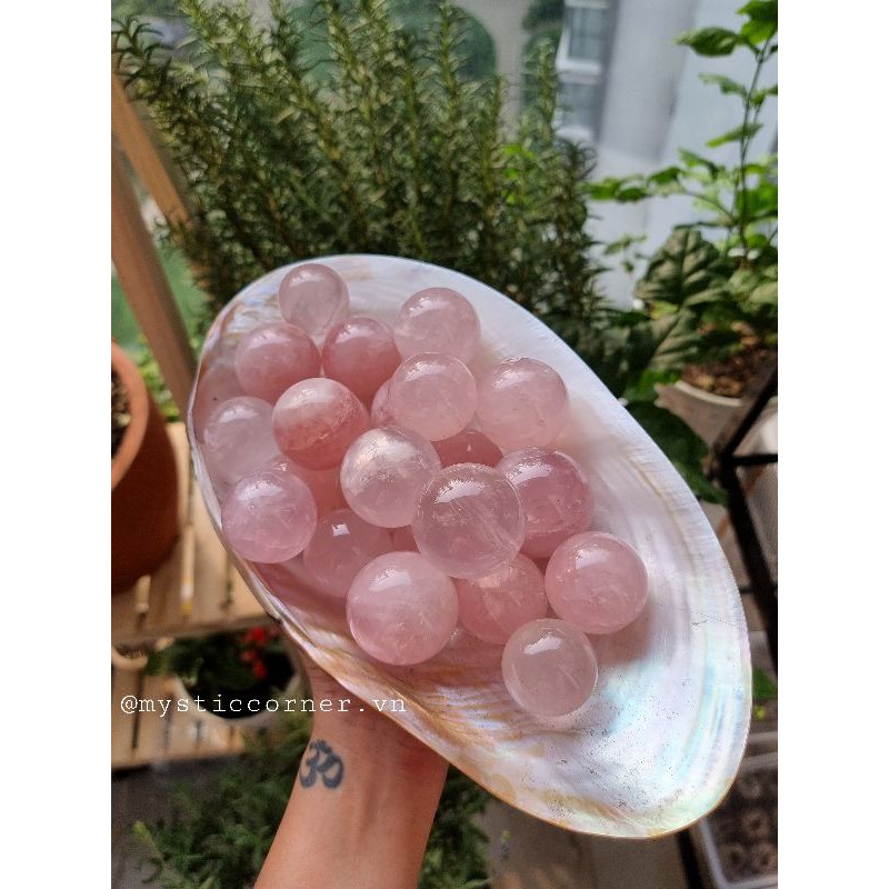 Viên bi cầu thach anh hồng chất đẹp kèm đế