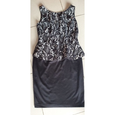 Đầm ren Peplum S.LN.Y
