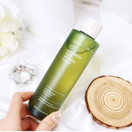 Nước Hoa Hồng Làm Dịu Da Chiết Xuất Ngải Cứu Và Gạo Aprilskin Artemisia Rice Essence Toner 200ml