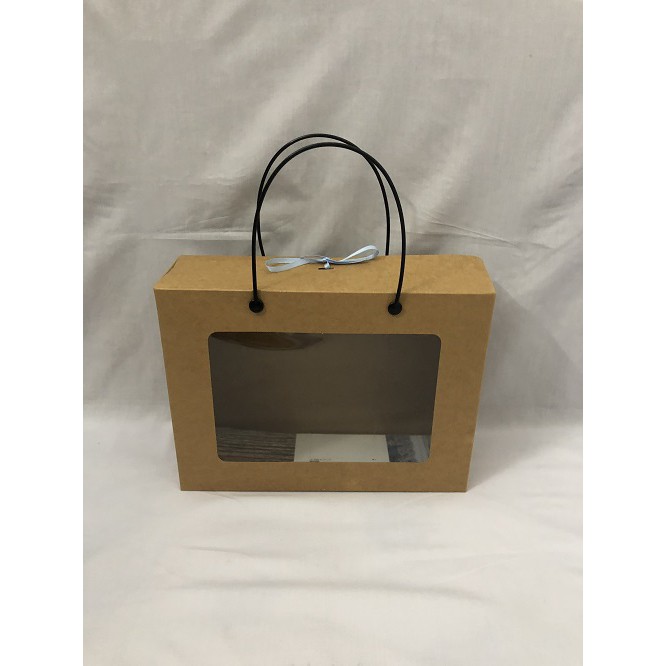 Hộp giấy gấp mặt kiếng có quai xách 21 x 28 x9,2 cm/hộp