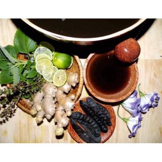 Dầu gội bồ kết, hà thủ ô