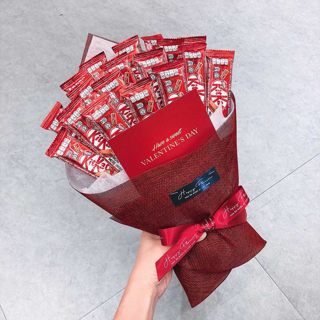 Bó Hoa Ăn Được - Kitkat đỏ 18 Thanh Giấy Đỏ