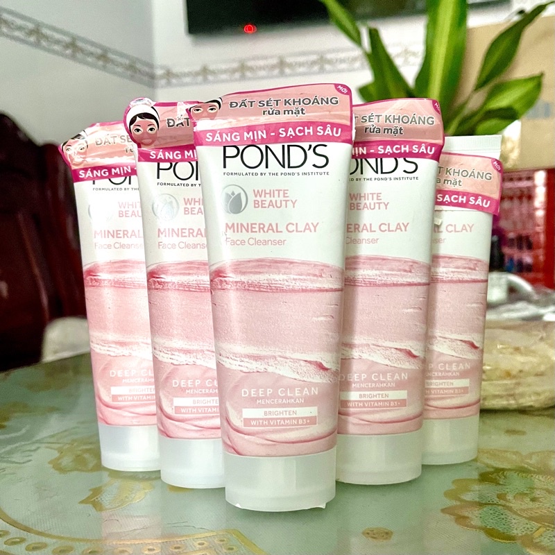 Sữa rửa mặt Pond's đất sét khoáng 90g