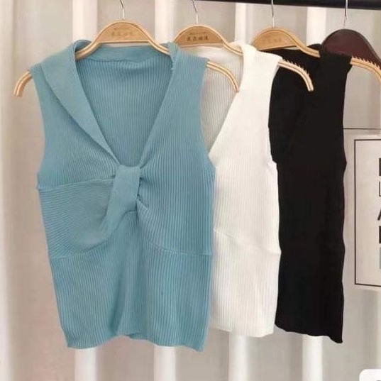 Áo len sát nách xoắn ngực
