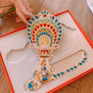 Gương công chúa kèm lược