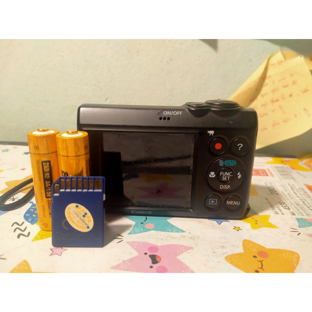 Máy ảnh cũ Canon A810 màu đen đã qua sử dụng được 5 tháng.