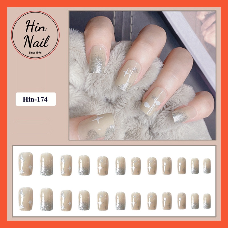 Mẫu móng tay giả form vừa màu be ánh nhũ