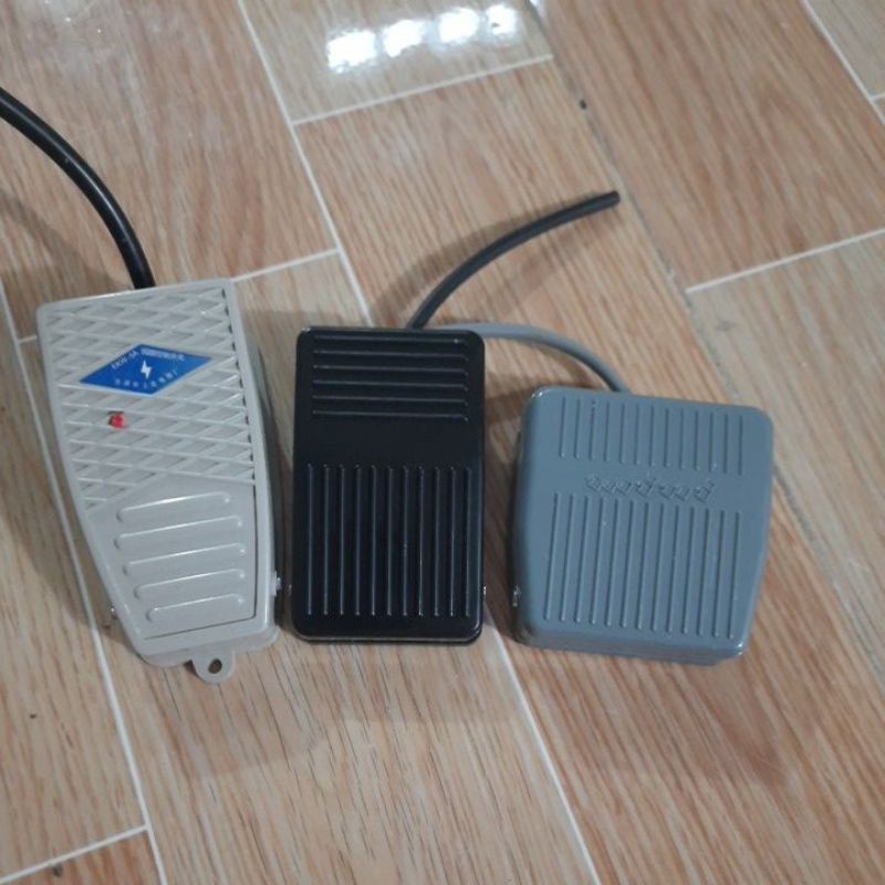 Cong tắt bàn đạp. Đống. mở