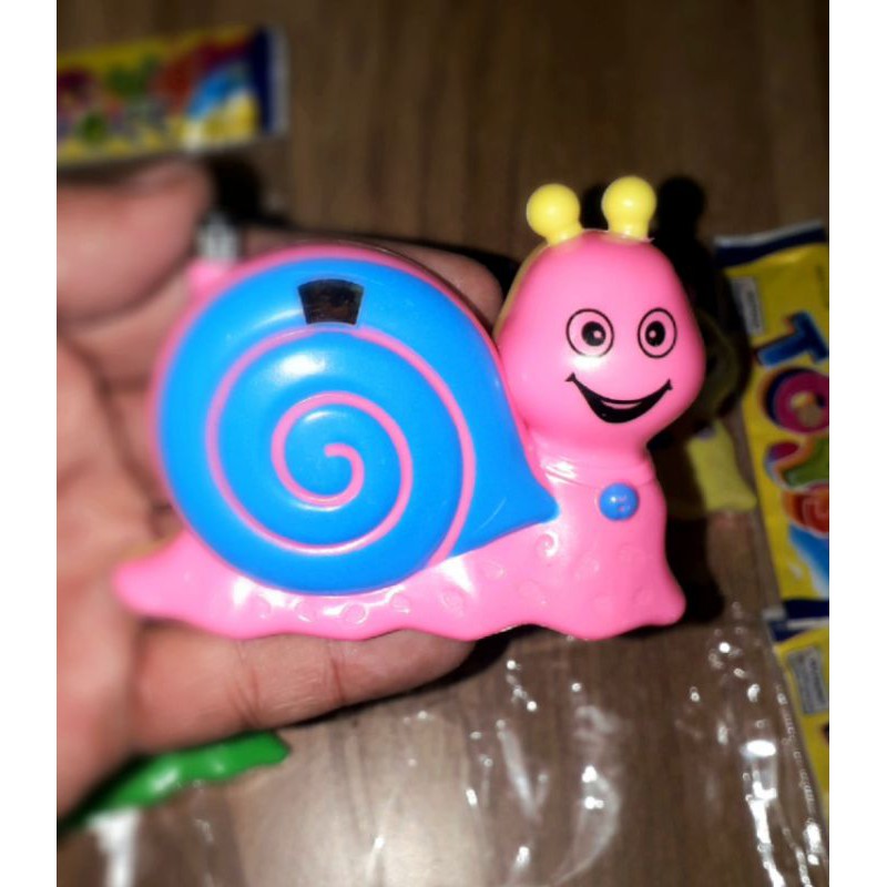 Một cái máy xem ảnh mini hình chú óc sên bằng nhựa rất đẹp