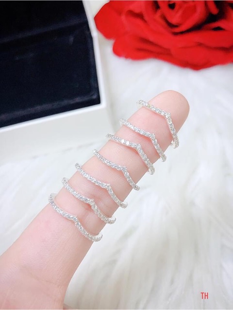 Nhẫn nữ V đá cách điệu chuẩn bạc ta -THJ SILVER