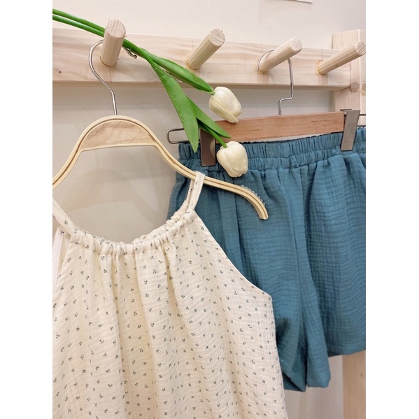 Áo cổ yếm 2 dây chất muslin dáng xoè nhiều họa tiết hoa nhí - Dreamer