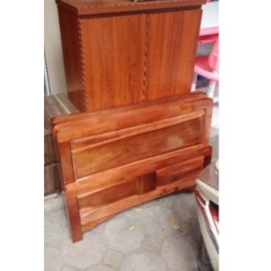Giường Gỗ tự nhiên .