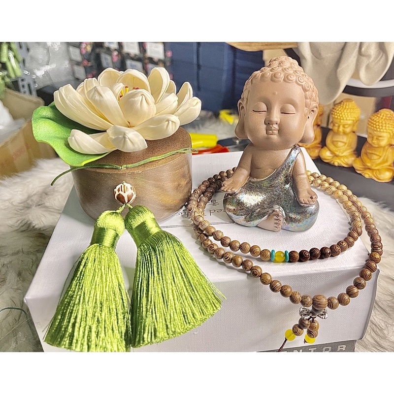 Phụ Kiện Trang tri xe hơi : TƯỢNG PHẬT BÊN LIÊN HOA