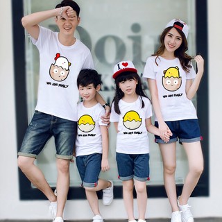 Áo Thun Gia Đình Màu Trắng In Con Gà Chữ WE ARE FAMILY DLX