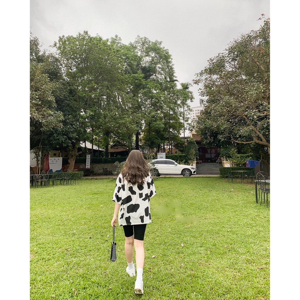 Set đồ dạo phố ROMWE gồm áo thun tay lỡ loang bò sữa mix cùng quần legging lửng