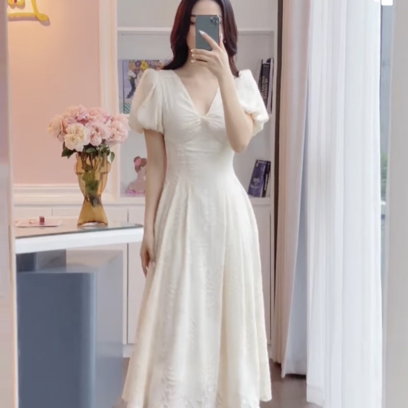 Váy thiết kế tơ hoa nổi xoắn ngực tay bồng dáng xòe dài hàng hai lớp tiểu thư sang chảnh