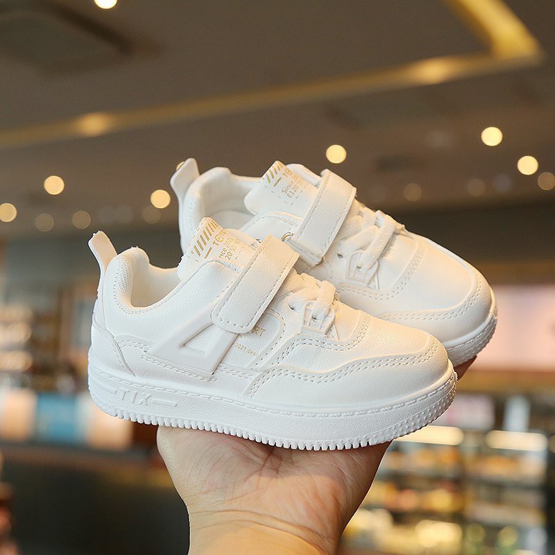 Giày Sneaker Màu Trắng Thoáng Khí Dễ Phối Đồ Cho Bé