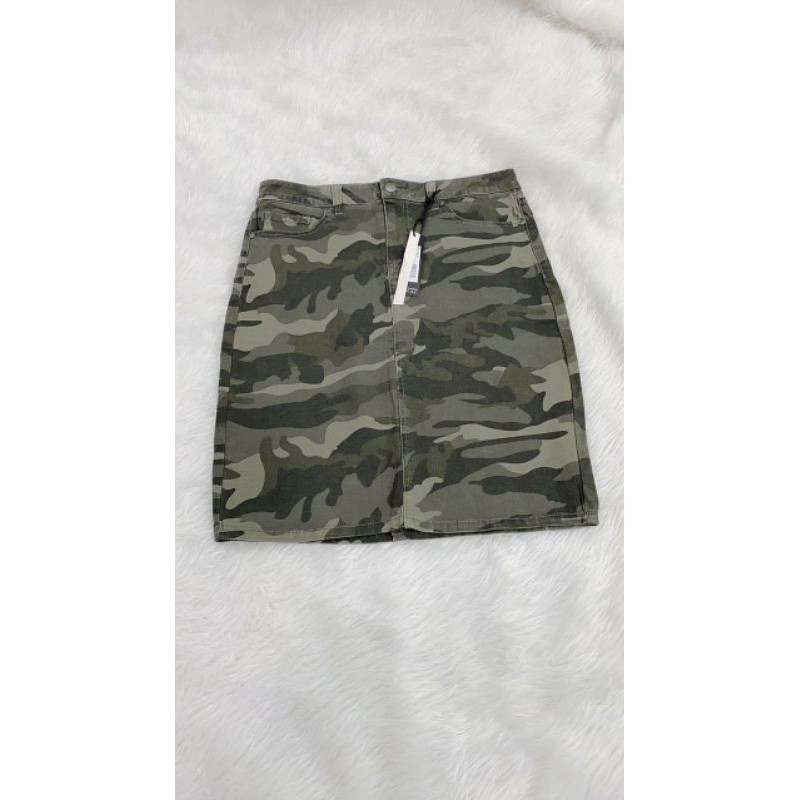 Chân váy jean dằn di xuất dư xịn.