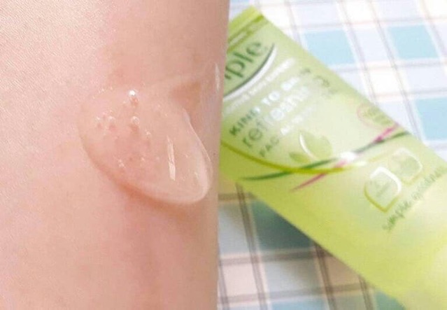 Sữa rửa mặt Simple Kind To Skin