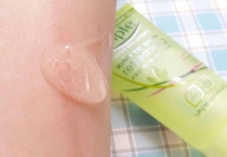 Sữa rửa mặt Simple Kind To Skin