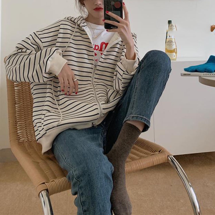 Áo khoác IELGY dáng rộng có mũ trùm và khóa kéo họa tiết sọc ngang thời trang cho nữ