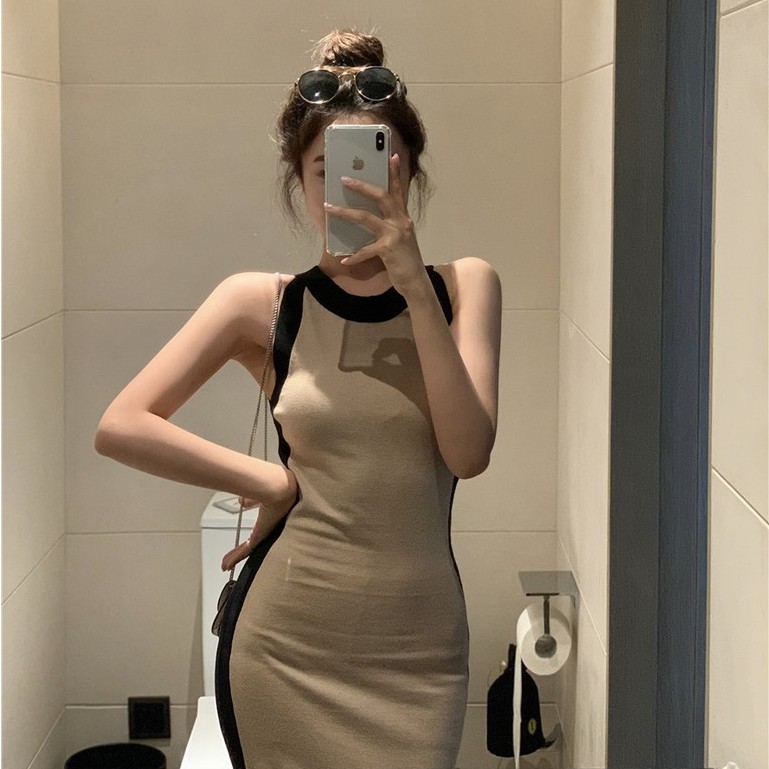 Đầm dệt kim không tay xẻ tà bên hông phong cách Pháp