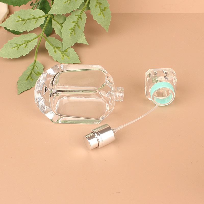 1 Lọ Nước Hoa Dạng Xịt Bằng Thủy Tinh Hình Kim Cương Sang Trọng 30 / 50ml
