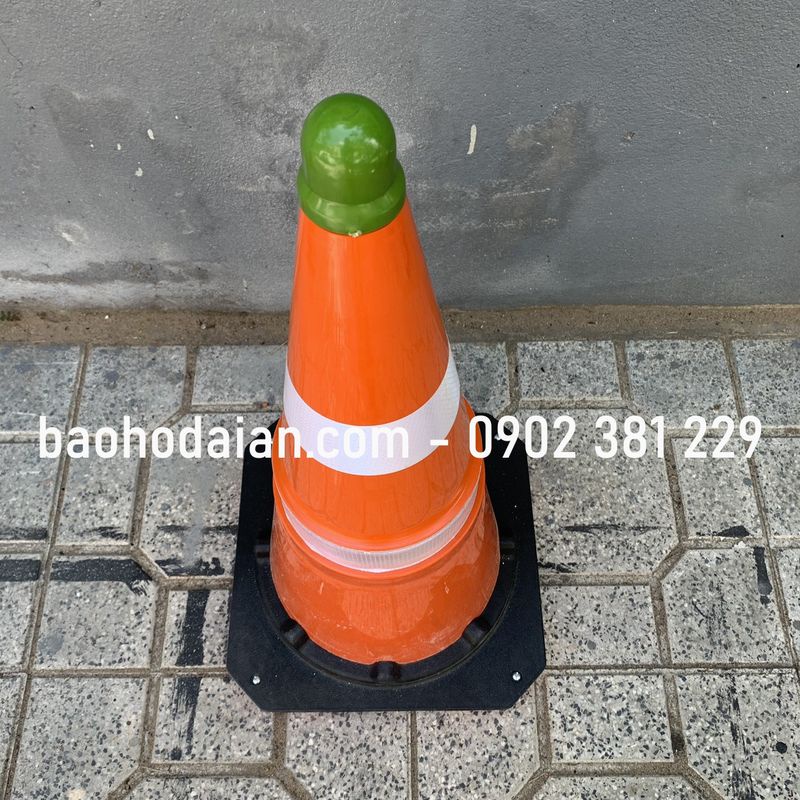 Cọc tiêu giao thông cảnh báo phản quang chóp nón 65cm