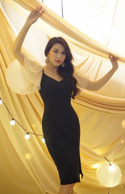 Đầm dự tiệc dáng ôm body xẻ đùi tay lưới đính hạt | BigBuy360 - bigbuy360.vn