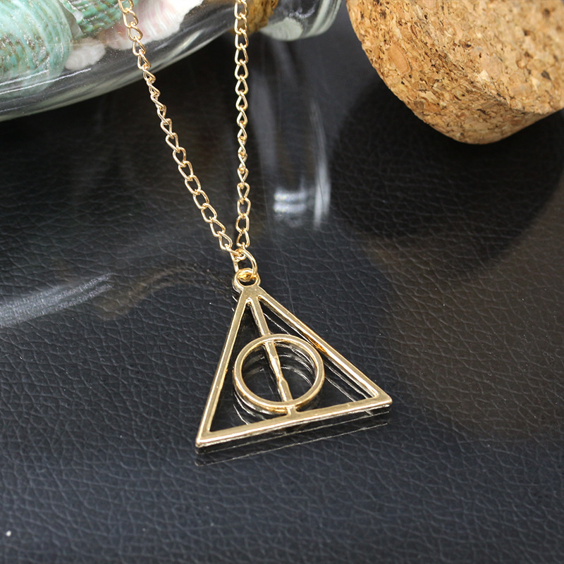 Dây chuyền kim loại mặt tam giác chủ đề phim Harry Potter