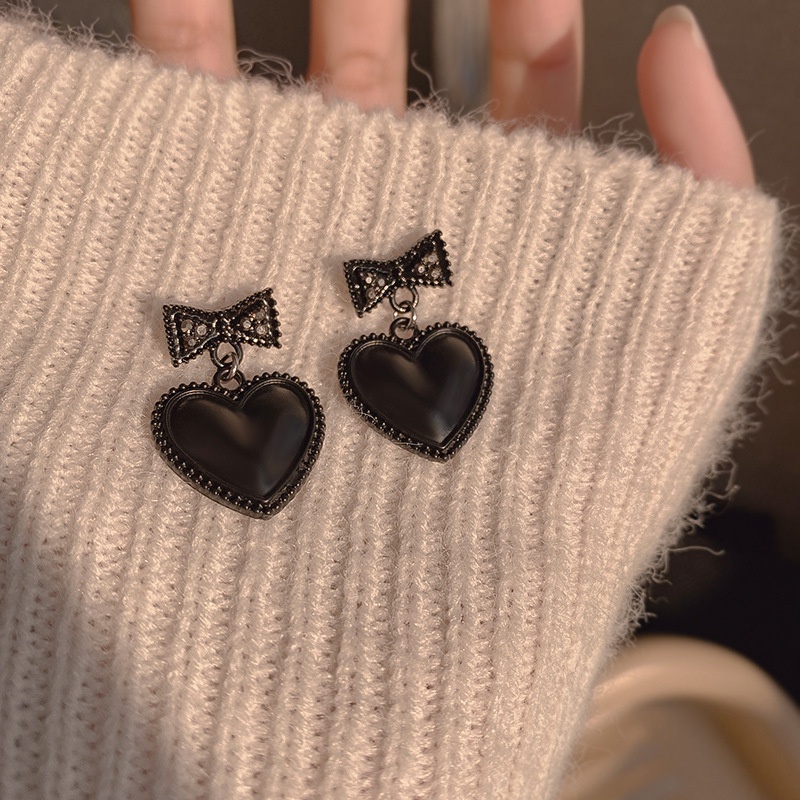 Bông Tai Kim Loại Hình Trái Tim Màu Đen Phong Cách Hàn Quốc Cá Tính Dành Cho Nữ