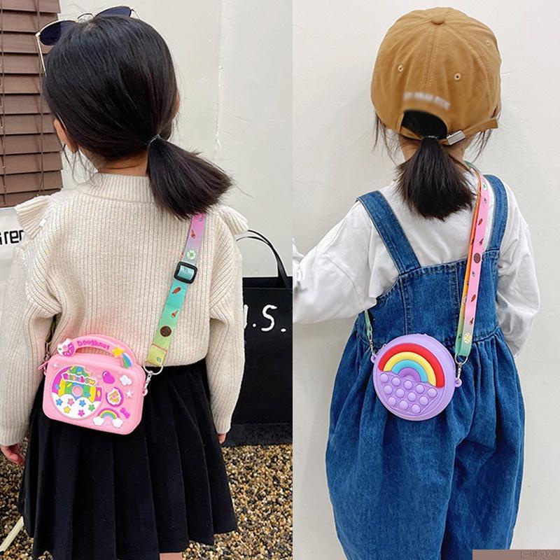 Túi đeo chéo vai bằng silicon họa tiết hoạt hình dễ thương cho bé gái