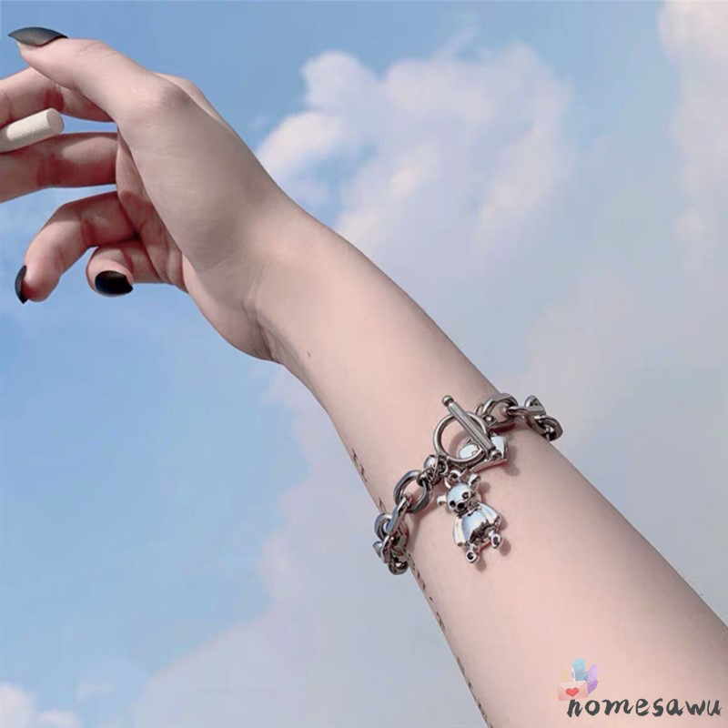 Vòng Tay Kim Loại Mạ Vàng Thiết Kế Mặt Hình Gấu Y Tá Dễ Thương