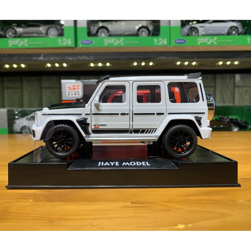 Mô hình xe Mercedes-Benz G700 Brabus tỉ lệ 1:32 Double Horses màu trắng