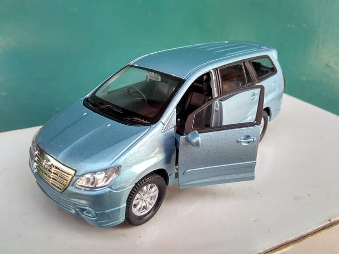 Mô Hình Xe Đồ Chơi Toyota Kijang Innova Replica