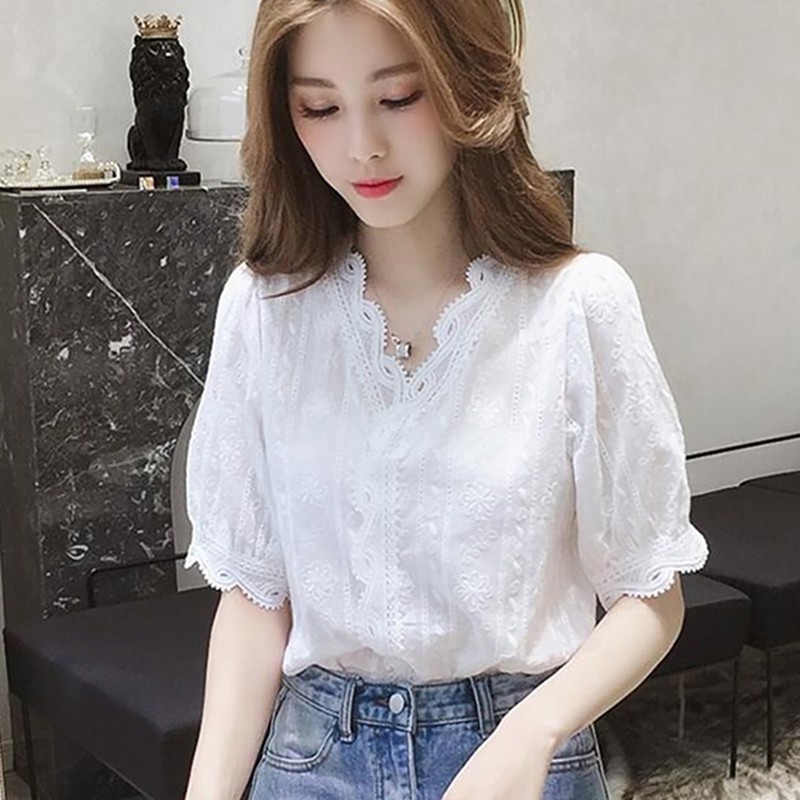 Áo Blouse nữ dáng suông cổ chữ V phối ren