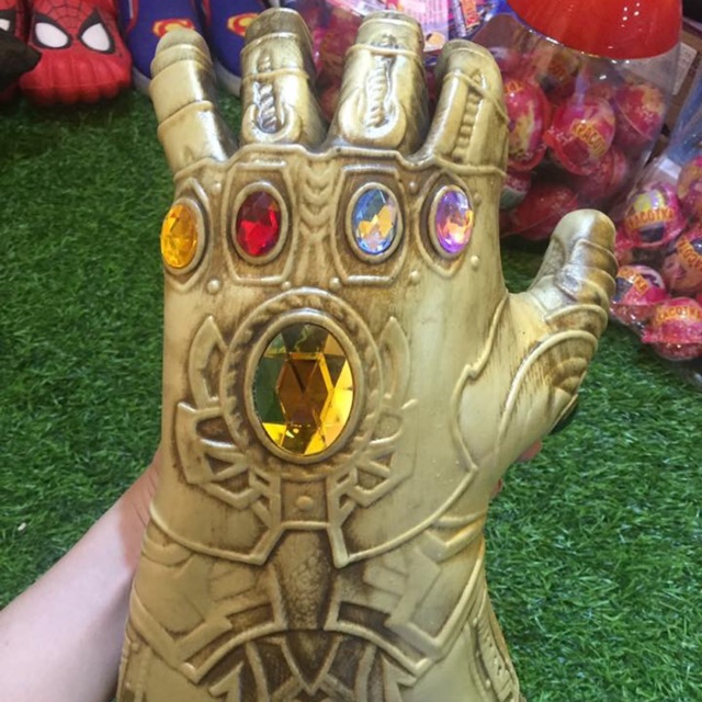 Găng tay Thanos