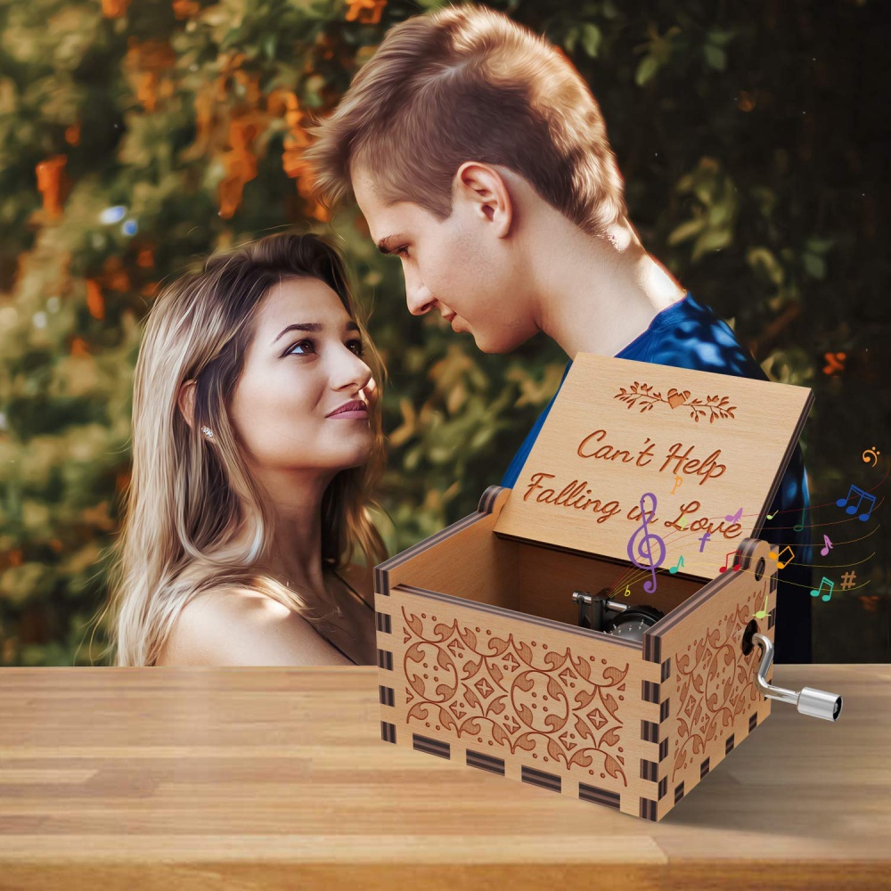 Hộp nhạc gỗ khắc chữ phong cách cổ điển làm quà tặng độc đáo