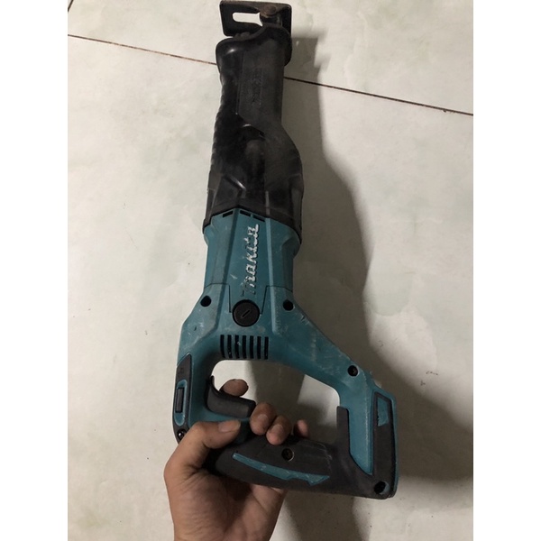 Cưa kiếm Makita 18V